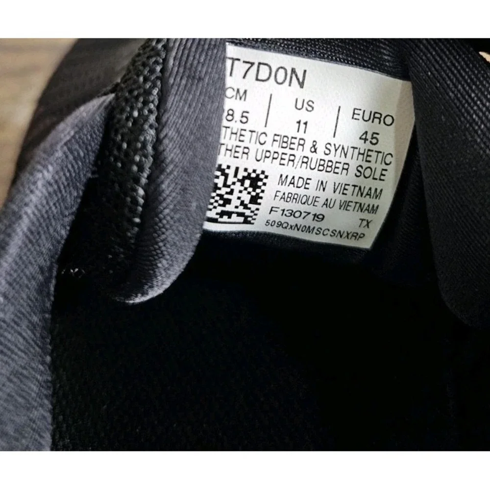 Nike used excellent